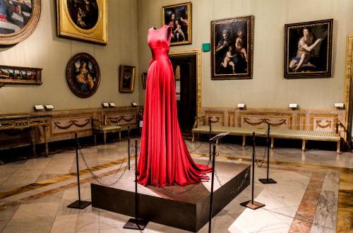 fashioninhistory: ‘Couture/Sculpture: Azzedine Alaïa in the History of Fashion’Exhi