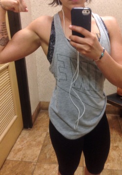 barbells-and-highheels:  Still not the big, but definitely seeing a lot of improvements!