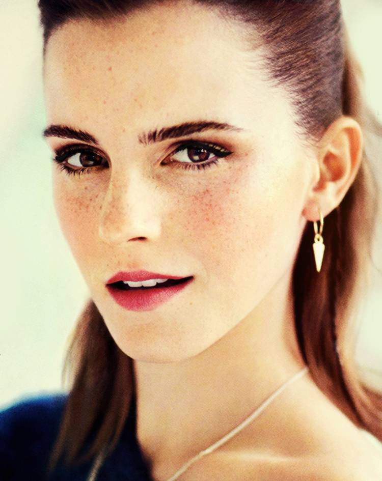 so-hot-and-so-dangerous:  So Hot And So Dangerousclassy-is-sexy:  Emma Watson
