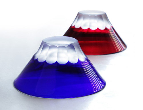Matching Mt. Fuji sake shot glasses by Floyd, makers of Fujiwan rice bowls. Happy New Year! 