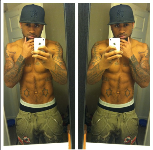 iamdahrealrenzo:  shit-gets-real-when:  TEAM REEMO  Twitter: @ObeyyMe_Renzooo Instagram: iAmDahRealRenzo Kik: iAmMe_Renzo 