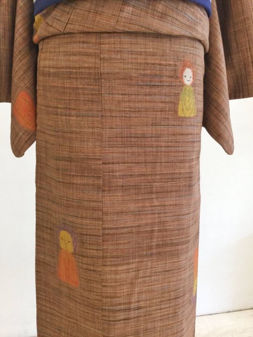 This rustic-looking tsumugi kimono might not look like much from afar, but it has serene jizo motif!