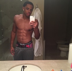 flyboi777:  theattractiveboys:Cordell Broadus (Snoop Dogg’s Son)   very nice