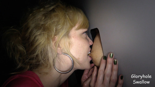 Sex MILF has her second Gloryhole adventure and pictures