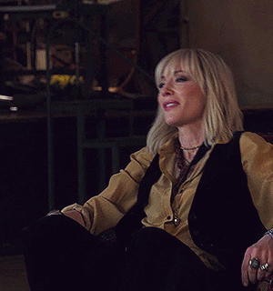 gwen-harkness: #cate please stop trying to kill me