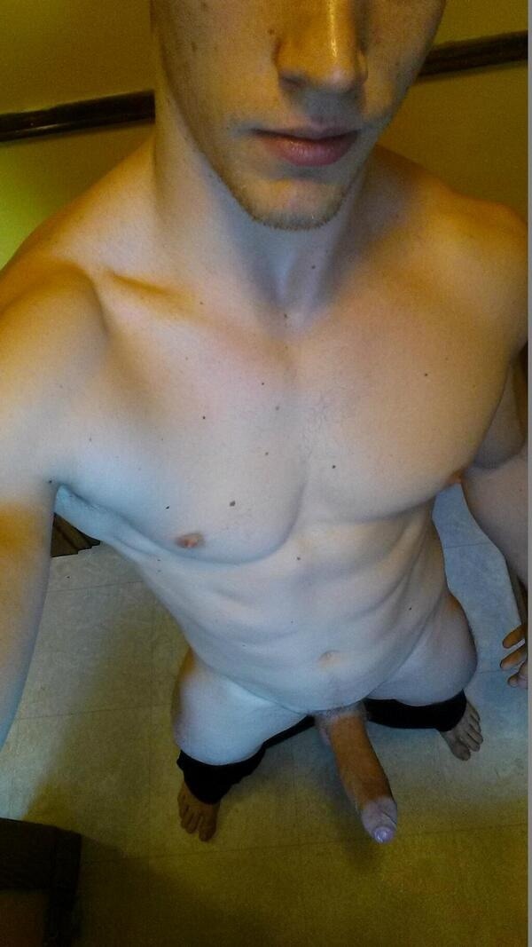 tfootielover:  pretty face… sexy body big uncut willy and i love his feet &lt;33333