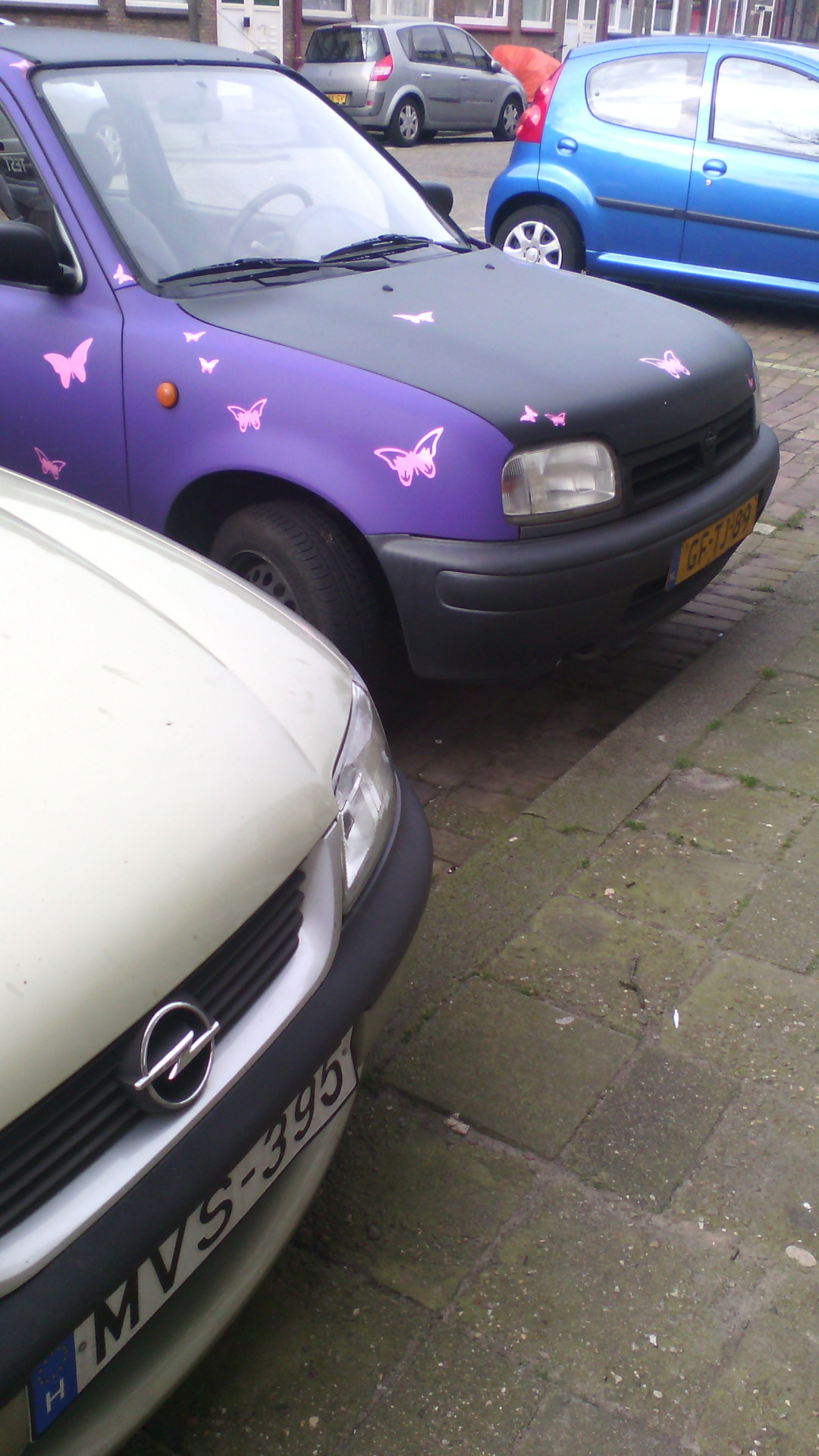 booknerd-r:  Guys I think I’ve found Hawkmoth’s car