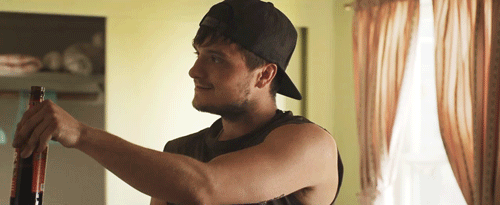 hiccupbuddies:Josh Hutcherson and Jena Malone in The Rusted.