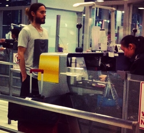 gangxbang: wolf-peaches:  kittensplaynintendo:  lovefrommars:  Jared Leto in Thailand, Bangkok xx  p