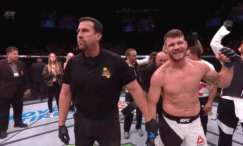 ildirigente:  Michael Bisping shocks the world with 1st-round KO of   Luke Rockhold to become Britain’s first UFC champion. 