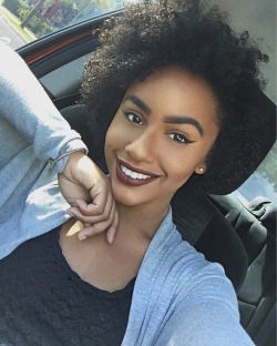 mytinyisabella:  Love my natural hair.