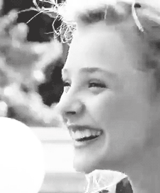moretz-moretz:  Chloë Moretz´s laugh. 