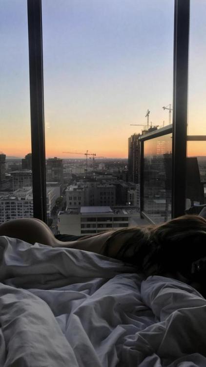 prettycelebsandcosplayers:  Alexis Ren