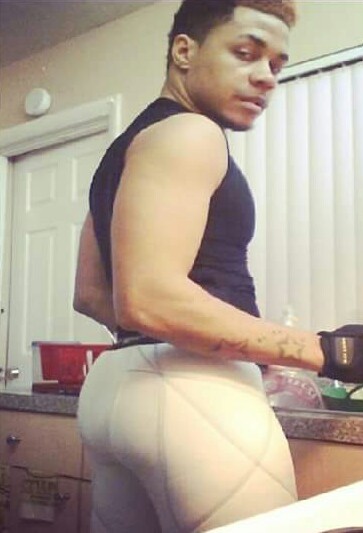 blkfreedom:  goodbussy:  I wanna lay on the floor and let him do his squats over my face. lolz  Luv this pic cause u can see the booty with clothes on…the pic outside and in the kitchen is hot. U can tell he got a serious s donk!