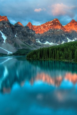 lvndscpe:    Moraine Lake Sunrise | by James