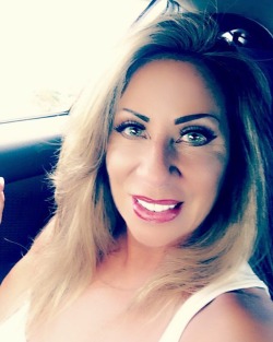 Had a great day shooting with @albert_has13 if your in the Orlando area and red a great photographer he&rsquo;s the man!!! Thank you again love!! #live #laugh #love #ilovemyfollowers #liveyourdreams #nevergiveup #milf #over50 #olderisbetter #oldisgold