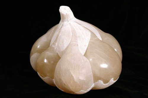 rebelde94: thesweetestspit: Garlic 2 (Stone sculpture)Mary Eiland magical!!!