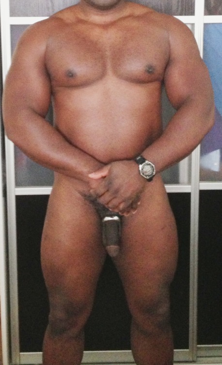 stocky-men-guys:  beesapp:  bullpupuk:  sweet juicy dark chocolate bull  Luv his thickness  Big, strong and sexy menStocky Men & Guys