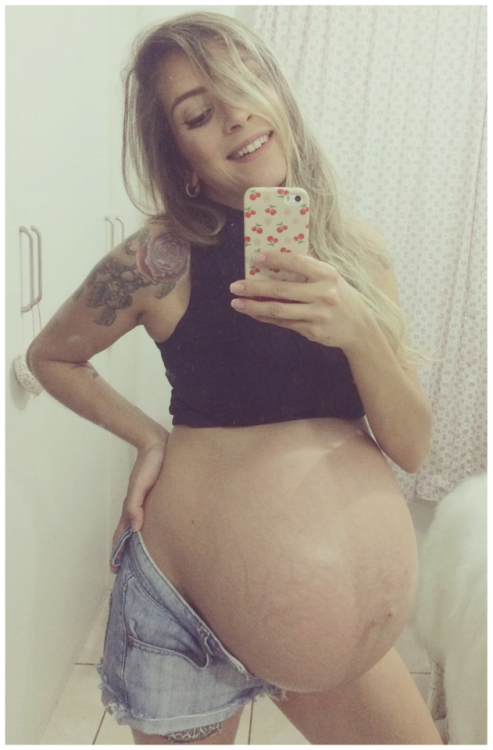 sluttyteenmama:Give me multiples twins, triplets.. Ruin my body i love this belly