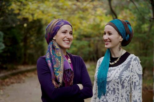 queenneurosis:ave-miryam:Andrea Grinberg + Rivka Malka Perlman:The tznius fashionistas behind Wrapun