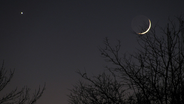 Venus and the moon shine together at dawn this weekend
Venus will continue to linger the morning sky until August while the moon has an eclipse planned for Antarctica and Australia on April 28.