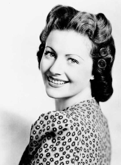 margaretlockwood:  Margaret Lockwood, c. 1942 