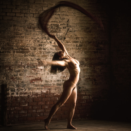 lucid-grafx:Ana Dance 1