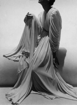 madamedevereshideaway:  In a classical mode Gown by Madame Grès, photo by George Hoyningen-Huene,1936