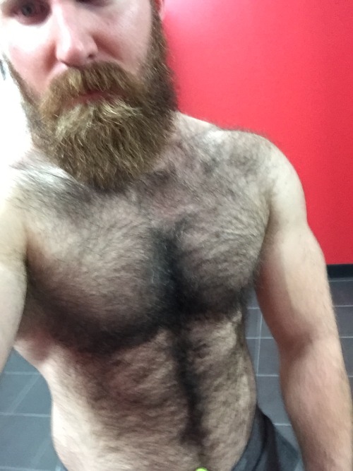 illair9009:  Tonight’s post gym chest pump, my phones back camera’s fucked so excuse the somewhat shakiness. 