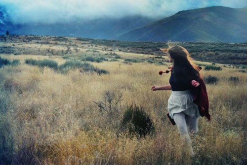 bobbycaputo:   Dara Scully’s Dark And Mythic Photography Of Young Girls Haunts The Imagination