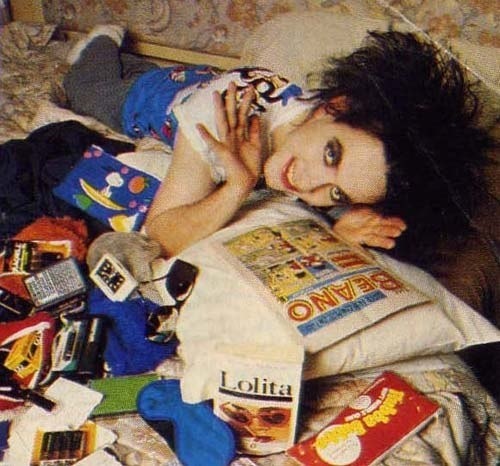 thecuremania:  oh Robert, you creepy, handsome fuck