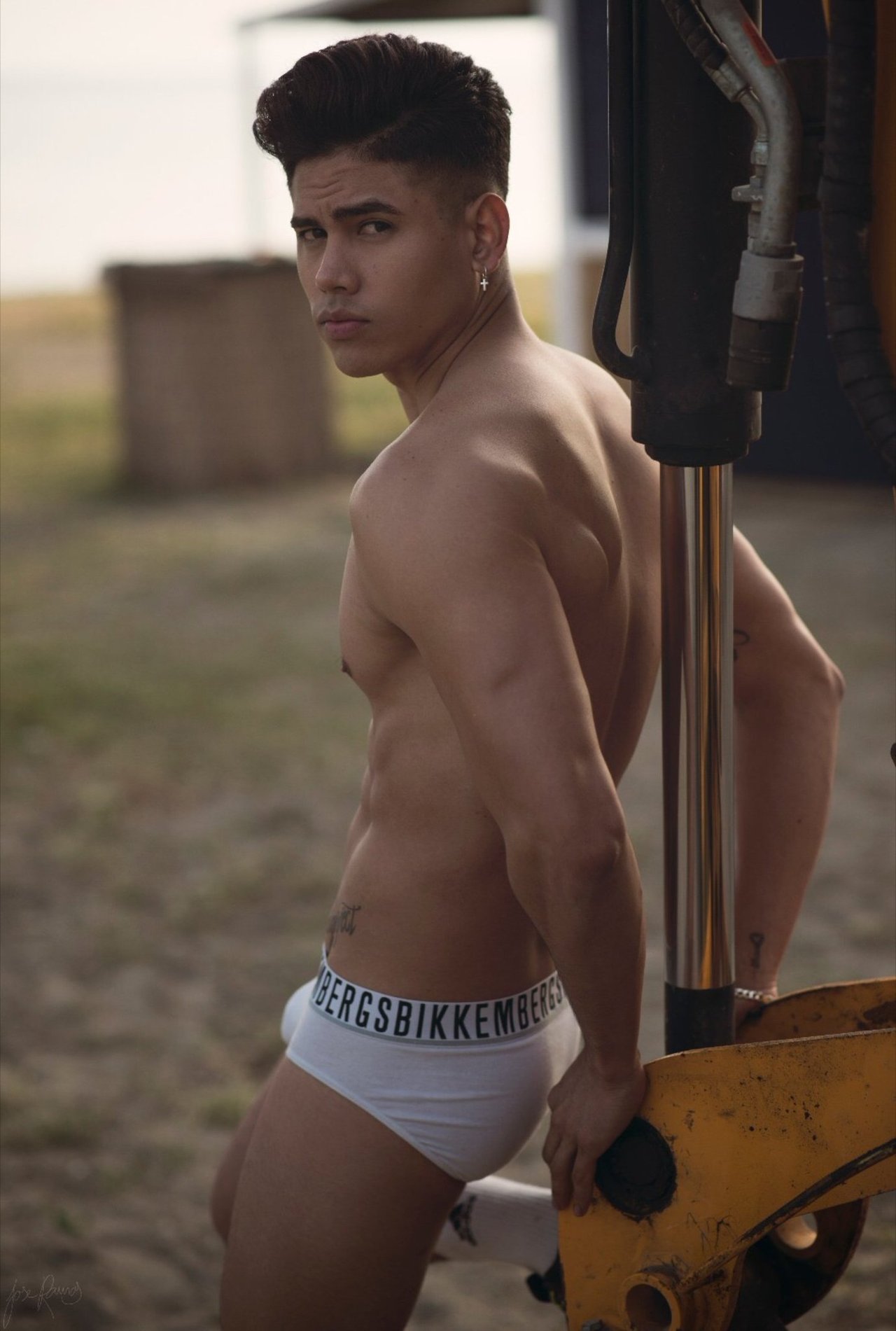 go-pumas:  guyscollector:  Un chacal español, puff 😍😌  Beefcake Lust.