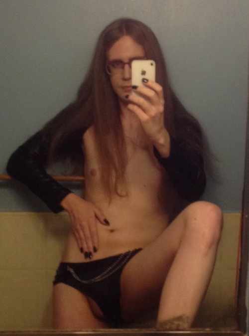 zygomatticuss:I did my nails, put on some adult photos