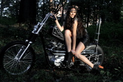 biker-queens:  Biker Queen http://biker-queens.blogspot.com/