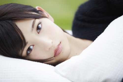 keyakizakamatome: 欅坂46 駆け上るまで待てない！ 志田愛佳 Hustle Press part 2 reblogged with tintum.