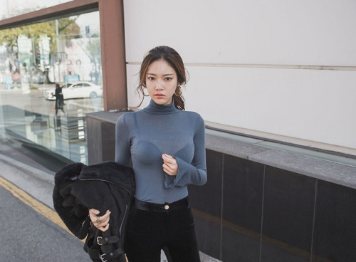 hugefan74: Park Jung Yoon Black Velvet Jeans Black Boots parkjungyoon.blogspot.ca/2017/12/pa