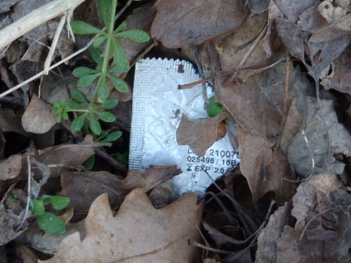 throwncondom:Parking du plan incliné de Ronquière en mars 2014…  Jolie récolte…  mais malheureusemen