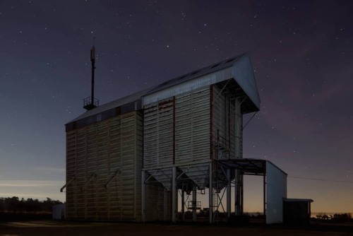 flichtle:SILO / NIGHT / WINTER#nightphotography #night #architecture #agritecture #architecturephoto