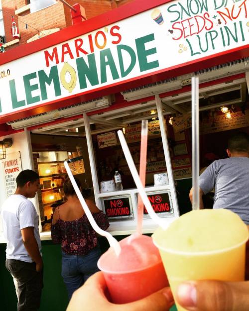 The last lemonade #goodbyechicago #italianice #littleitaly #pomegranate #piñacolada (at Mario