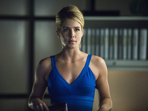 charlotte-90:Stills for Arrow 3x07 “Draw back your bow”I’m a little shocked, but I just realized how