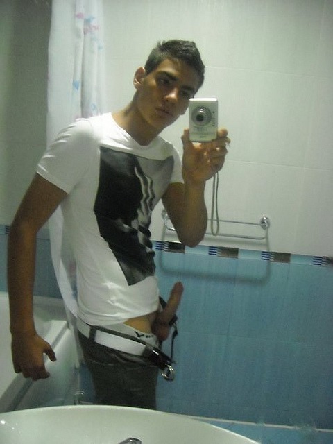 chakaslatinos:  Selfies!!! Papasitos.