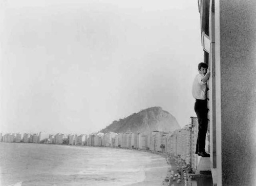 wehadfacesthen: Jean-Paul Belmondo in a production still from That Man From Rio I L’Homme de R