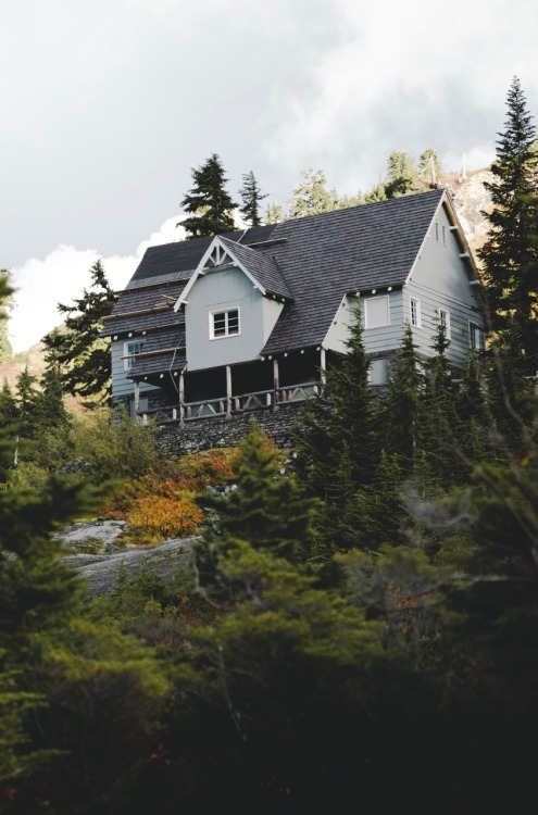 masonstrehlphoto:Cabin in the woodsMason Strehl | Instagram