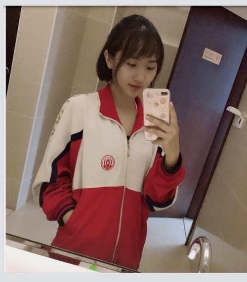 hentai0jisan2: master-ssss: 曾经的校花女神…如今已为人妻。 想被绿的你，带着诚意来。 绿毛龟都是胆小怕事的王八，我能理解不代表我能接受你的胆小怕事、只会意淫的
