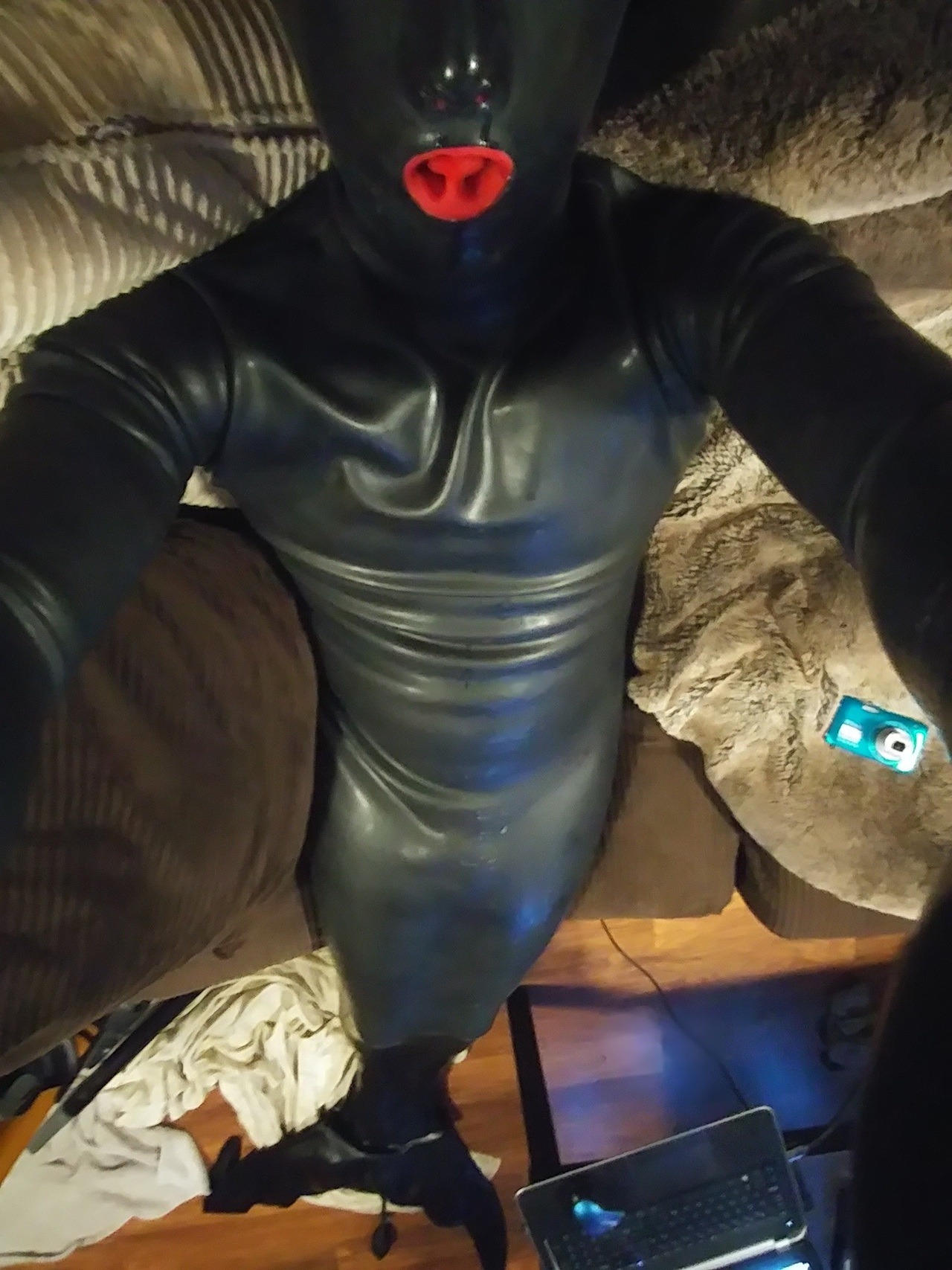 arachniblu:  This was my first attempt at getting into my Rubber mermaid suit. The
