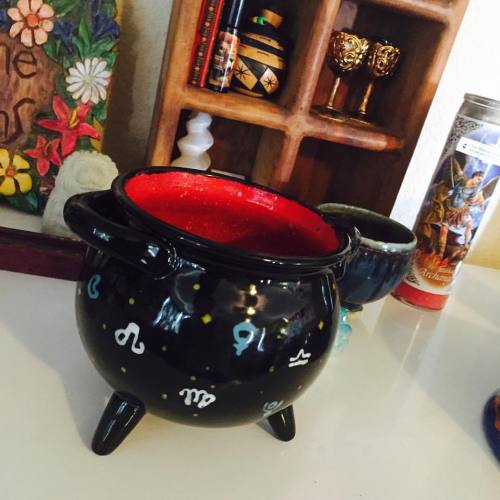 Finally got my cauldron back, now it&rsquo;s time to make some magic ✨ #ceramics #cauldron #magi