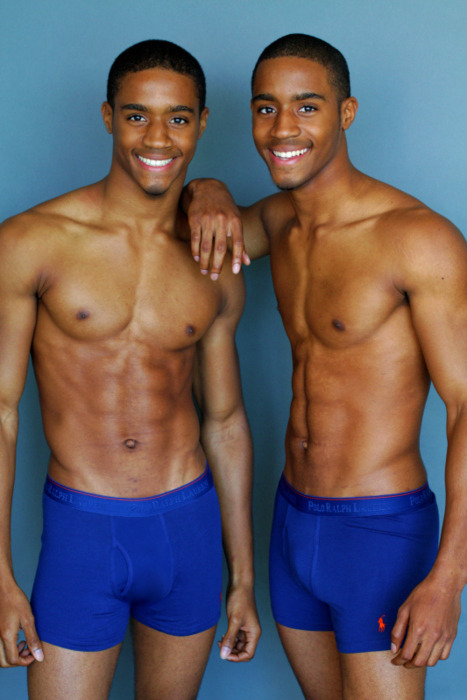 beautifulmenofcolor:  Sexy Twins Set 
