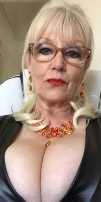 moms-milfs-matures:Grandma flaunts her tits