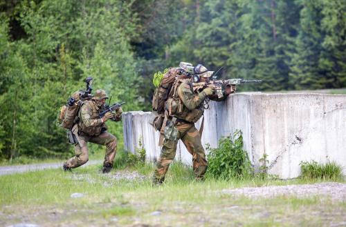 cptncraig:  Sniper teams of the Telemark Battalion The second last pic has been making it’s rounds in the norwegian army tag before, but it helps to see the snipers MP7 ( I could be wrong?) that is also being held in the last pic.