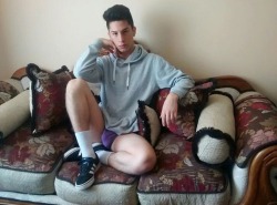 chilenosgayhot:  Diego 19 años, les daré su wsp a los que reblogueen ! 